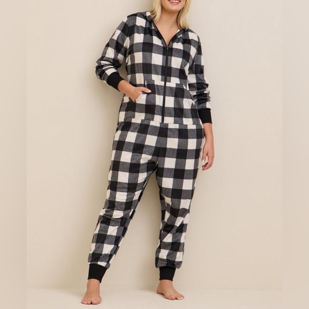 NEW Torrid Black & White Fleece Full Length Lounge Onesie Sleep Pajamas 1X-2X